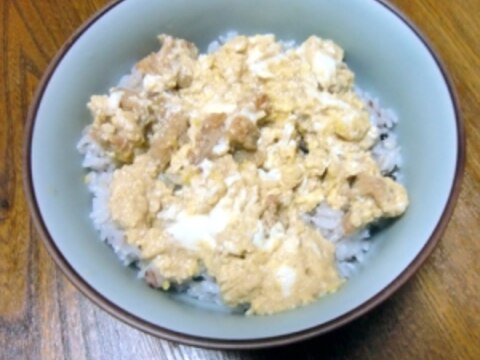 鶏皮と卵で！みなしご丼